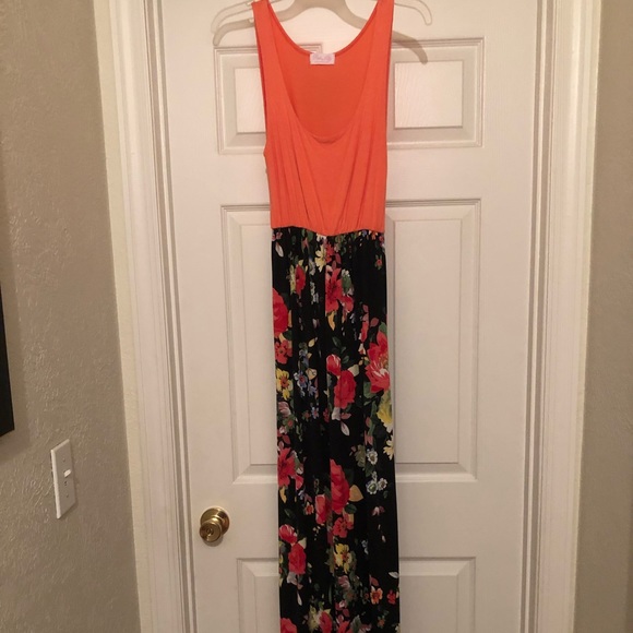 Pink Lily Dresses & Skirts - Floral Maxi Dress 🌸